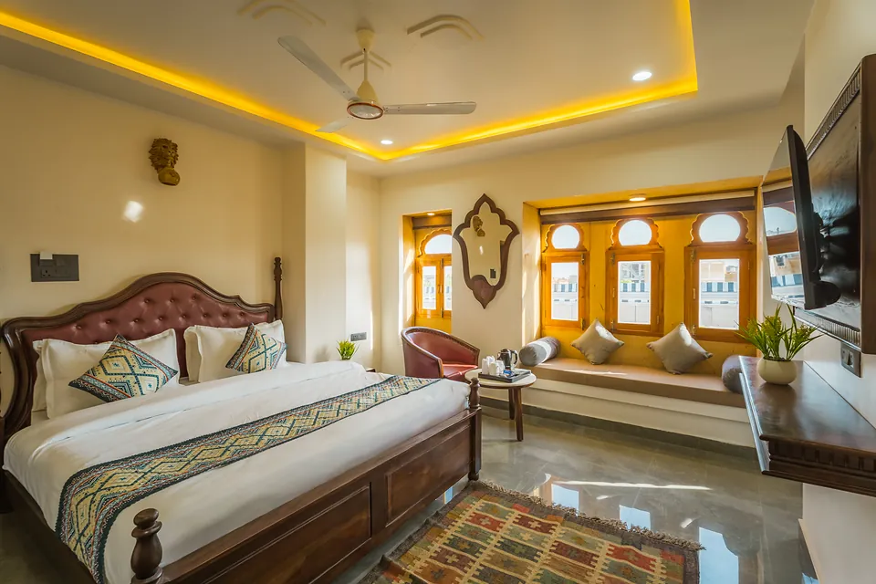 Premier Room with jharokha windows and king bed